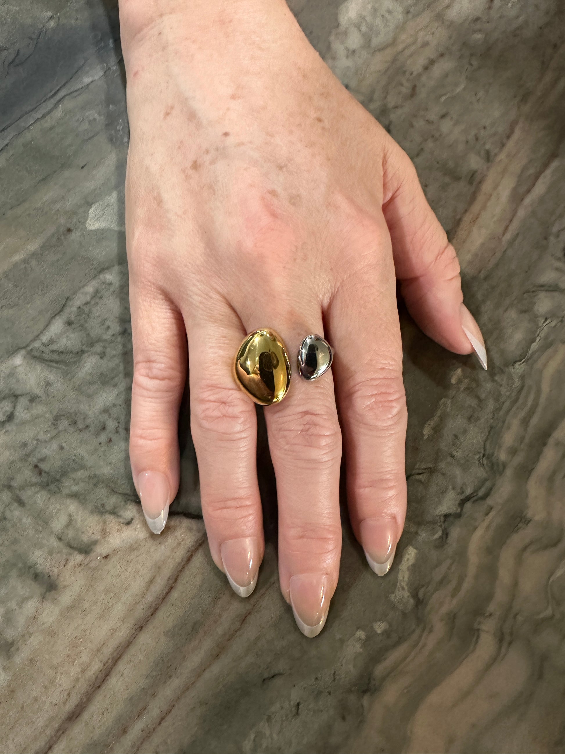 The Canna Ring, modeled