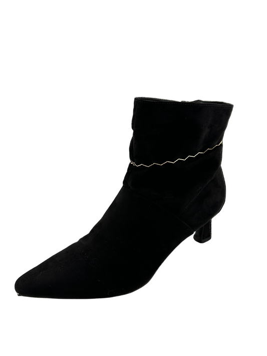 The Zia Zig Zag Anklet – 18k gold-filled zig zag anklet on white background